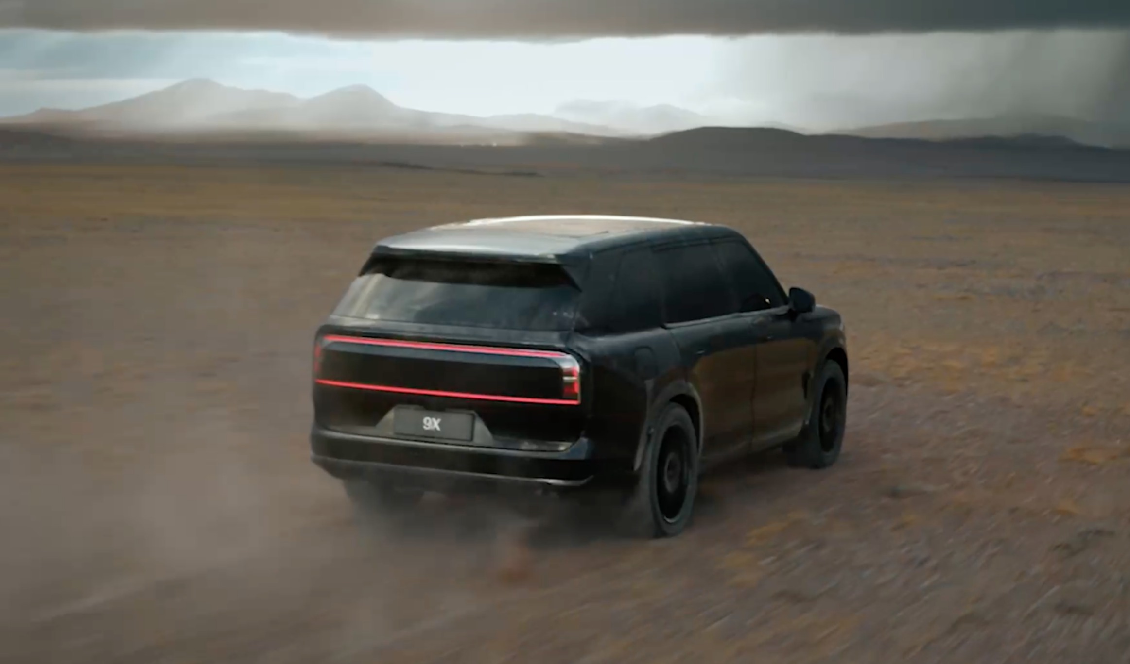 佛瑞亚海拉为极氪9X打造环幕星钻贯穿尾灯