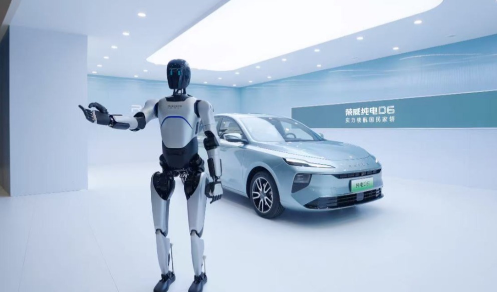 人形机器人站上车展C位的冷思考