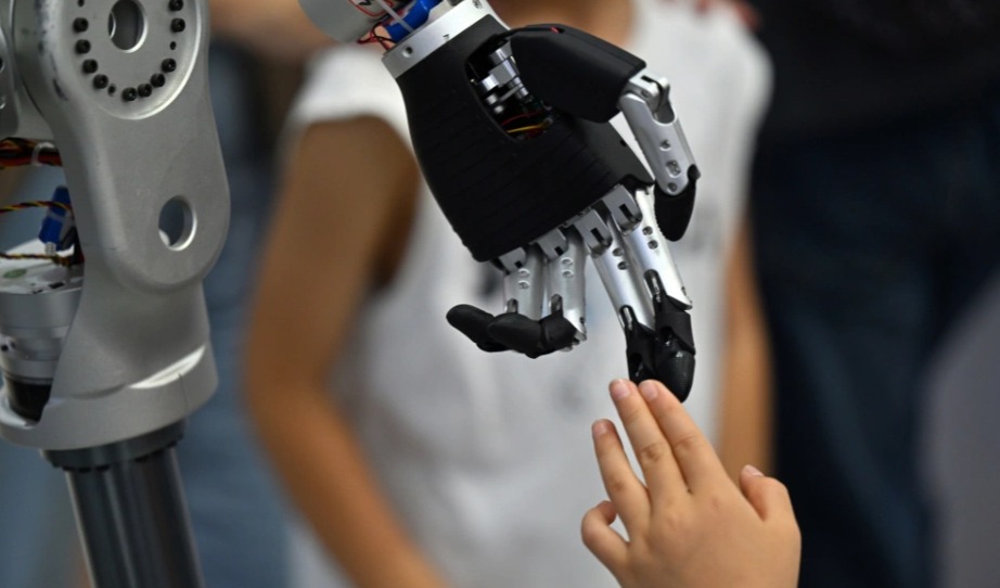 从“表演”到“生意”，人形机器人行业转折点已到来？