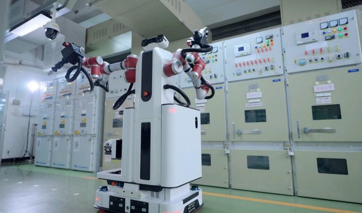 全球首台双臂协作巡操机器人“钧仪”上岗配电间