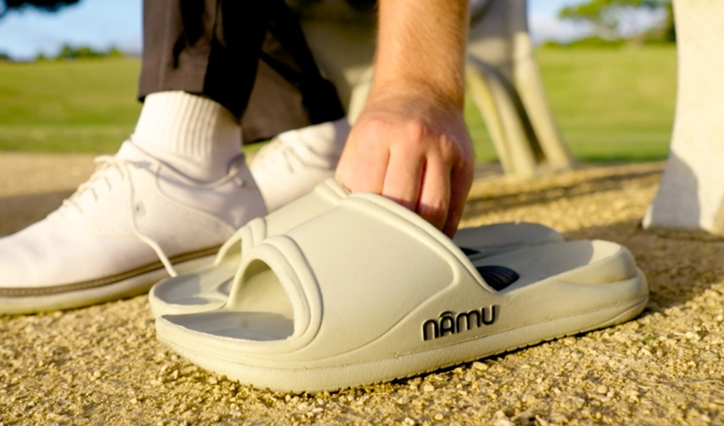 采用Soleic®生物基聚氨酯材料，NAMU推出全新运动恢复拖鞋