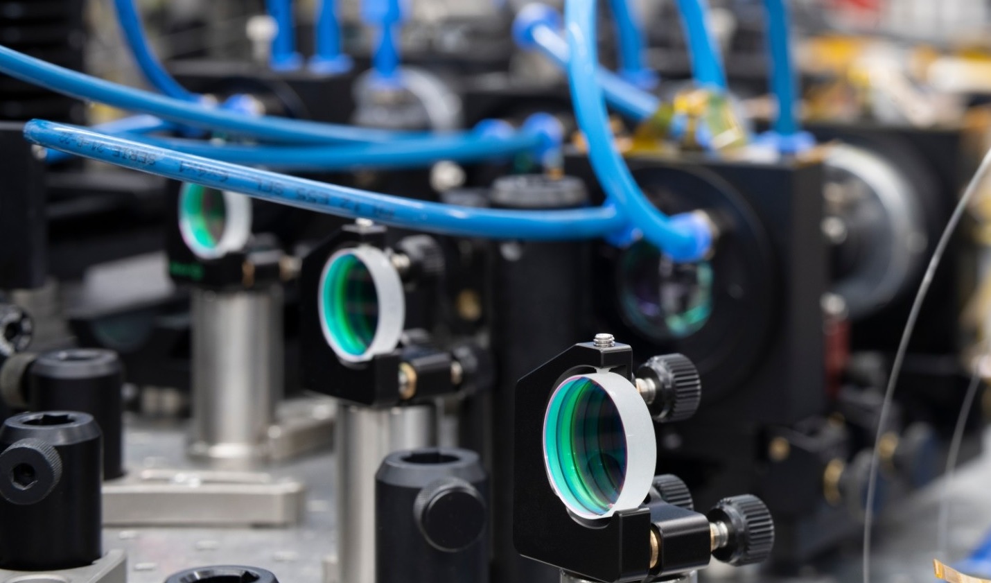 自适应光剥离技术,突破掺铥光纤激光器散热瓶颈