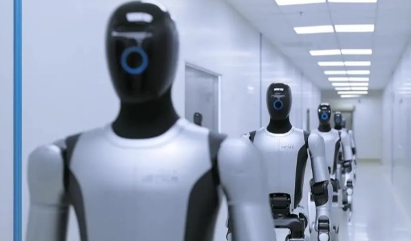 Walker S2实现自主换电：工业人形机器人迈向7×24小时无人化产线