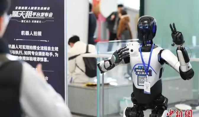 中国首个机器人租赁平台在上海发布