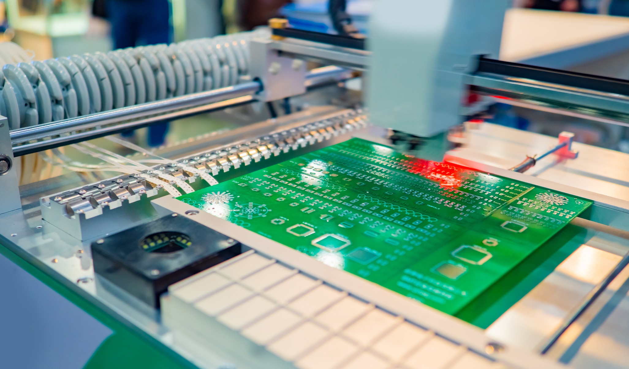 SABIC扩大PPE低聚物产能,以满足AI和5G数据中心的PCB需求