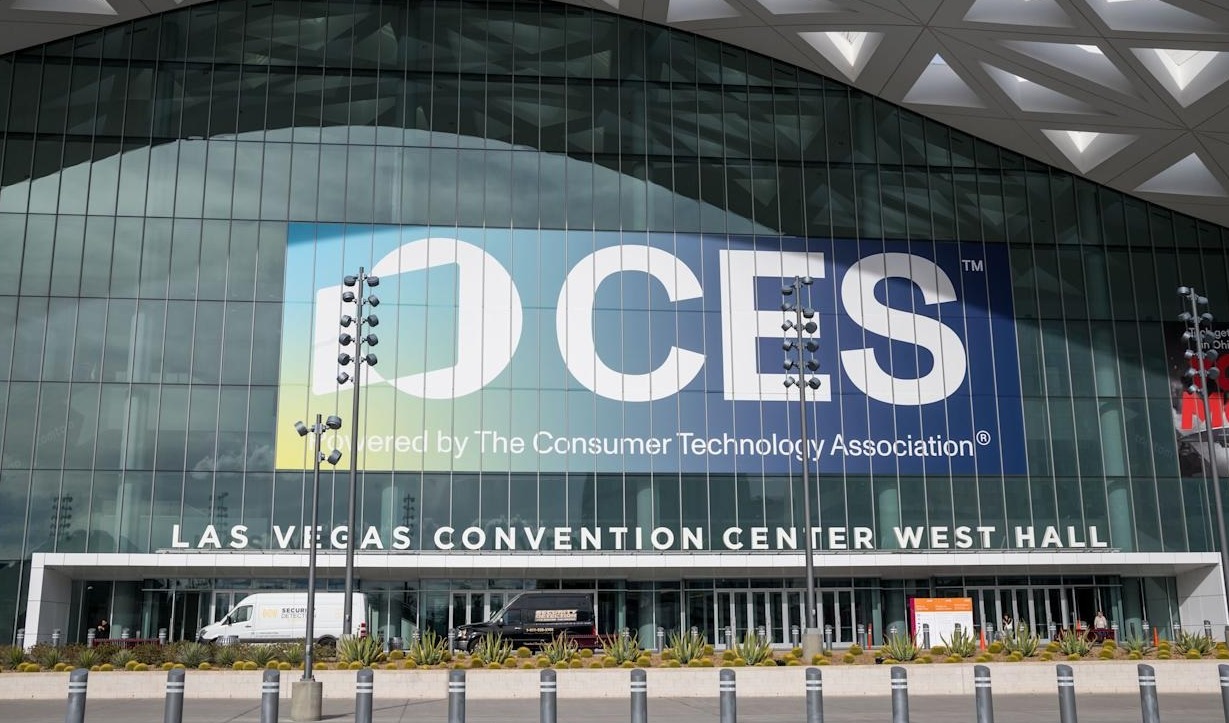 CES 2026丨桌面激光、金属3D打印与触觉交互,重塑未来工厂与创意工坊