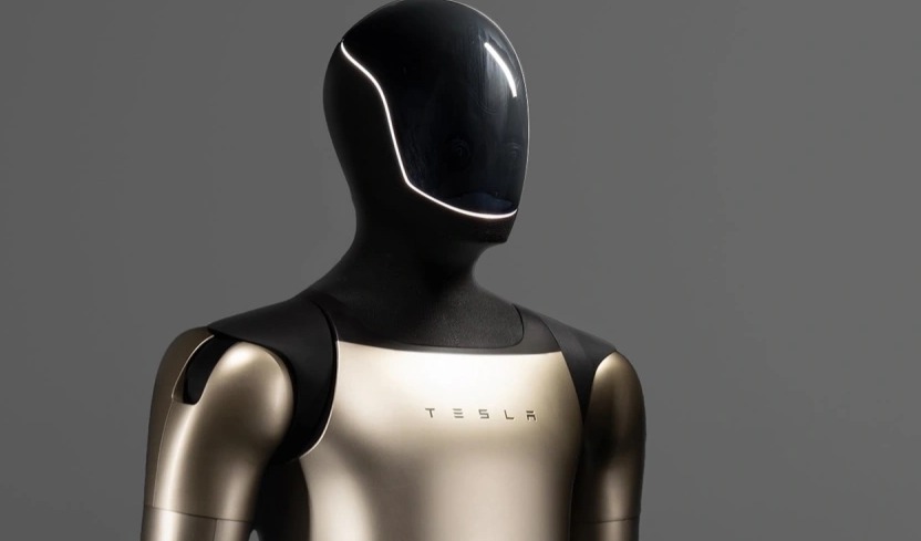 马斯克：三年内特斯拉Optimus人形机器人将超越顶尖人类外科医生