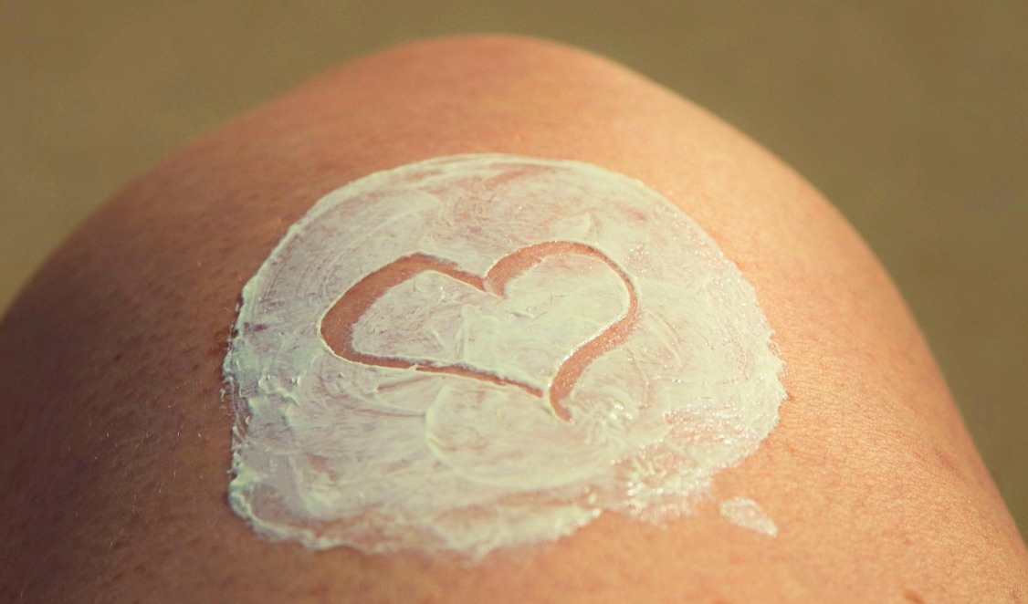 帝斯曼-芬美意和 ASTech 签署谅解备忘录，就紫外线滤光片领域展开投资合作