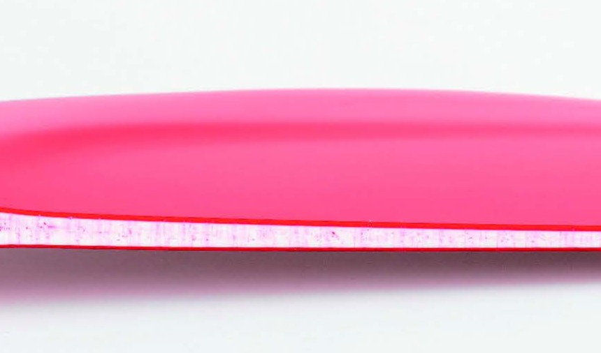 回收料芯，原生料表面： 夹芯注塑引领可持续制造