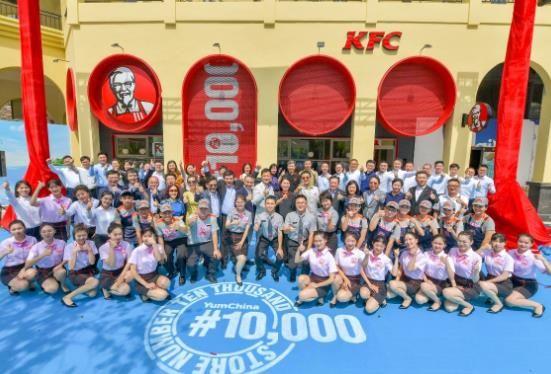百胜中国门店突破10,000家，保持快速线上线下扩张增长势头
