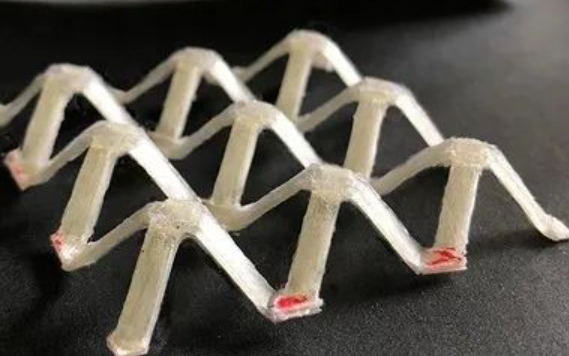 蚕丝与聚合物混合，制造出更好的生物医用植入物
