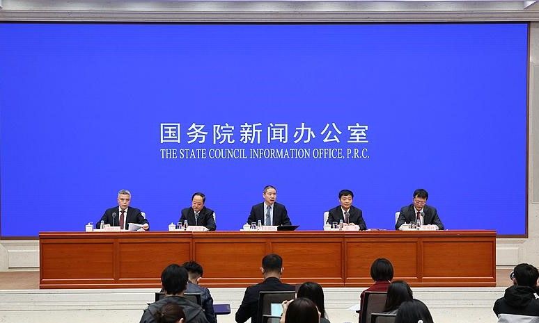 工信部：我国累计已建充电桩142万个 车桩比约3.1比1