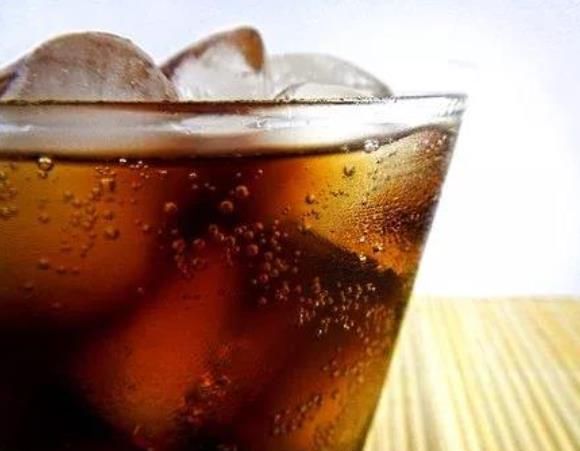 明年在深圳销售碳酸饮料须设健康损害提示标识，为国内首部地方性健康法规