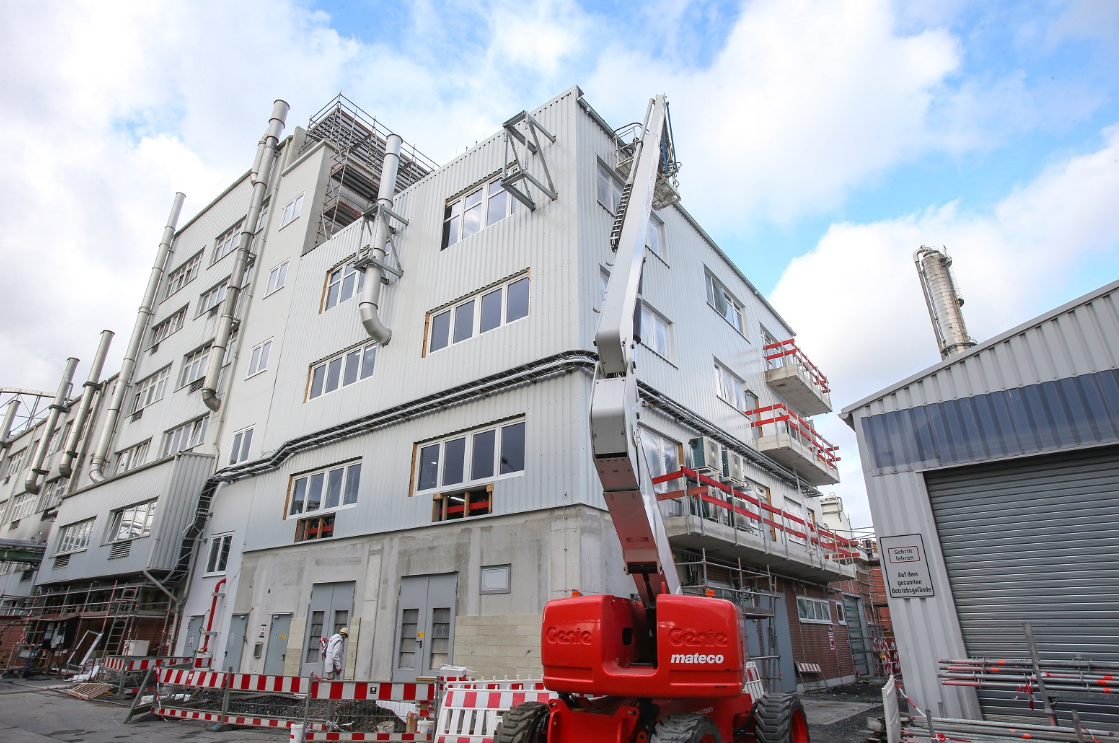 赢创新聚酰胺 12 一体化生产装置项目首座工厂建设完工
