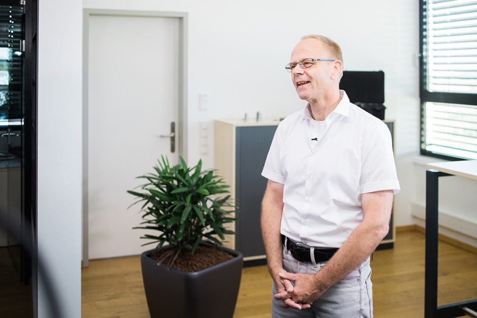 雷尼绍与RLS联手推动机器人变革