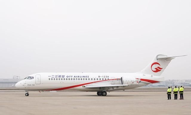 一二三航空ARJ21飞机首航