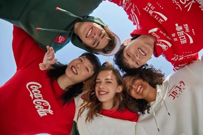 食品饮料品牌跨界卖服装，意欲何为？