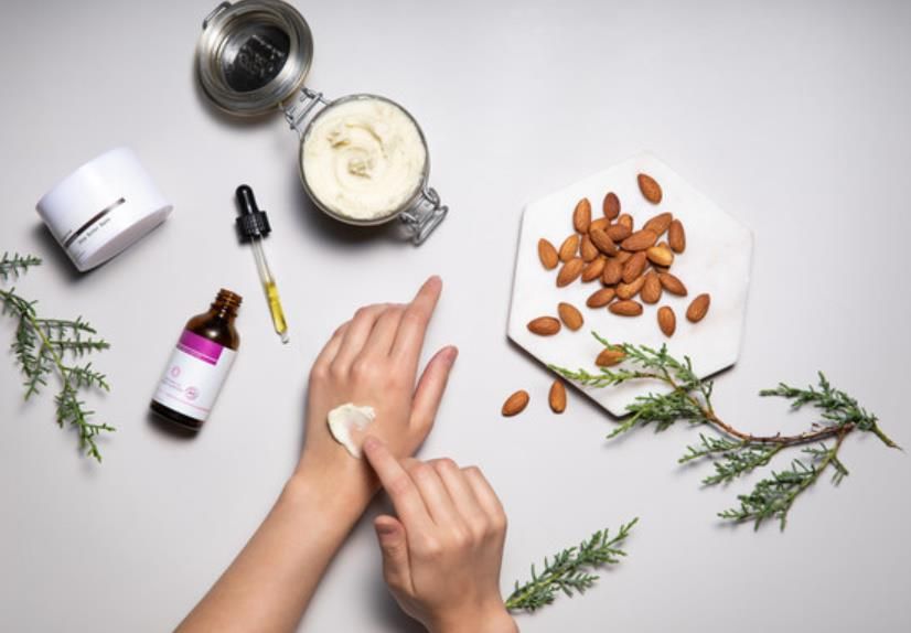 每日食用巴旦木可改善成熟女性的面部皱纹并减少皮肤色素沉积