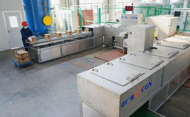 我国首台冷链食品外包装新型消毒装备通过评审