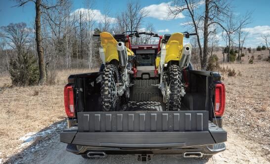 轻质复合材料推动汽车轻量化的发展