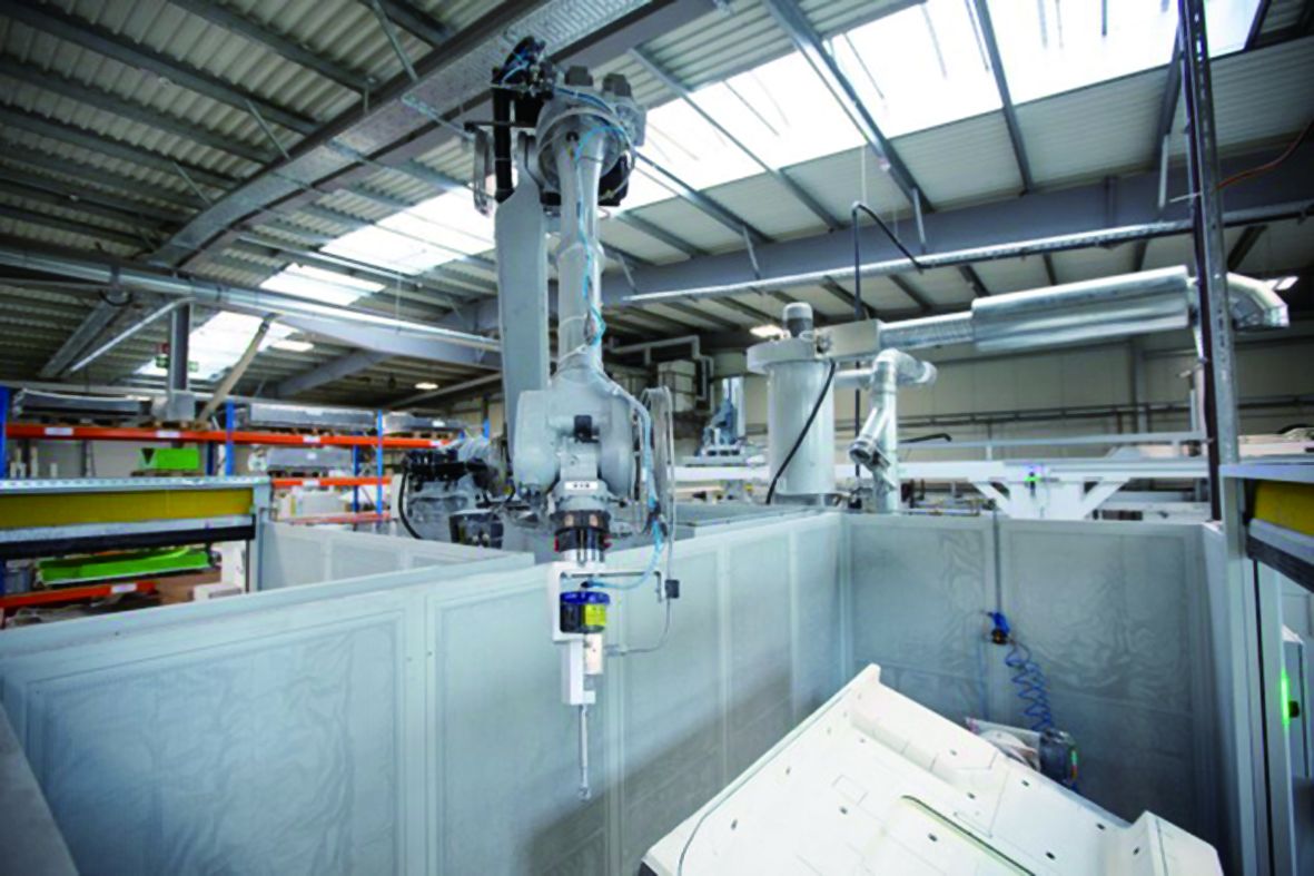 “精确路径控制”的机器人机床