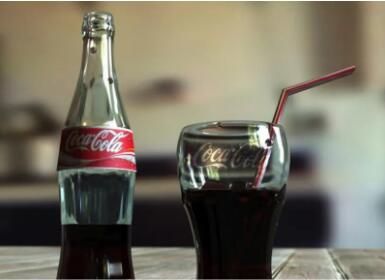 答案如下：玻璃瓶可乐真的比易拉罐和塑料瓶好喝