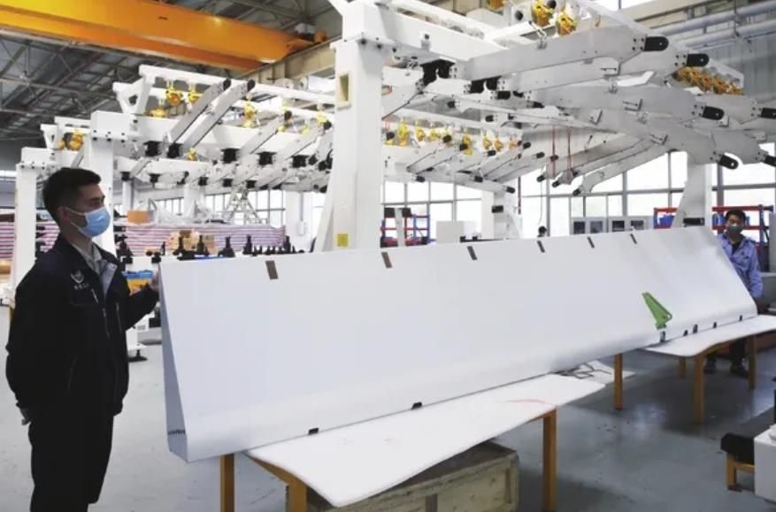 航空工业复材交付鲲龙AG600项目复合材料铁鸟件