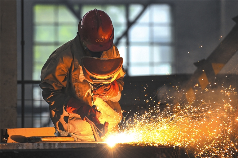 中国制造业减速过早、过快，占GDP比重早熟型下降，需遏制！