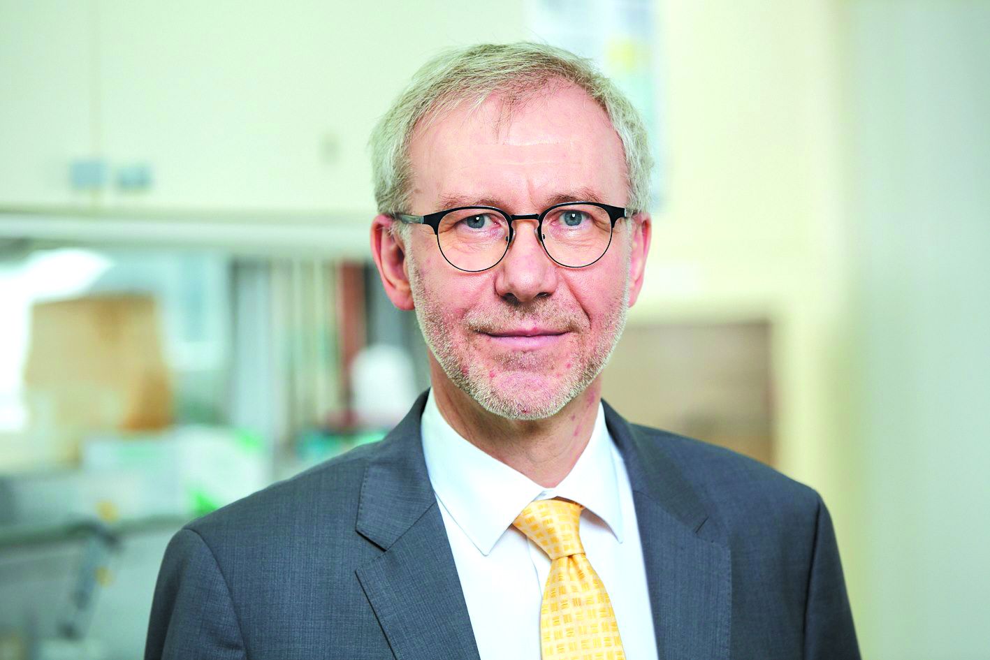 拜尔斯道夫: 电脑、手机等人造蓝光不会损伤皮肤