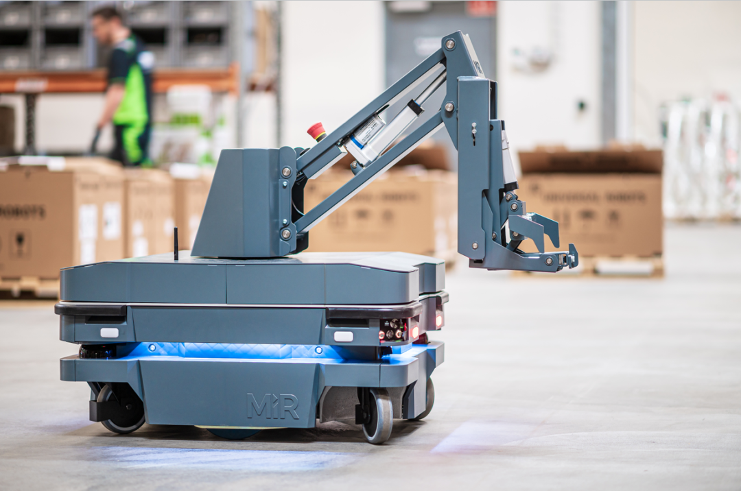 MiR自主移动机器人发布全新牵引产品MiR250 Hook