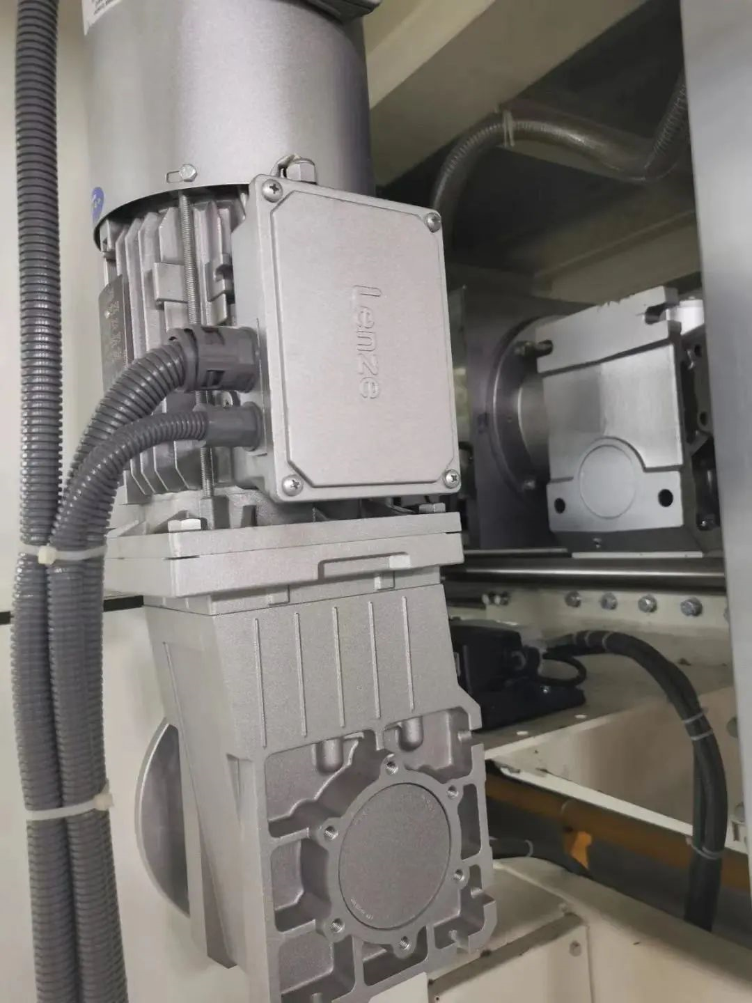 伦茨拉幅定型机智能设备助力印染无忧