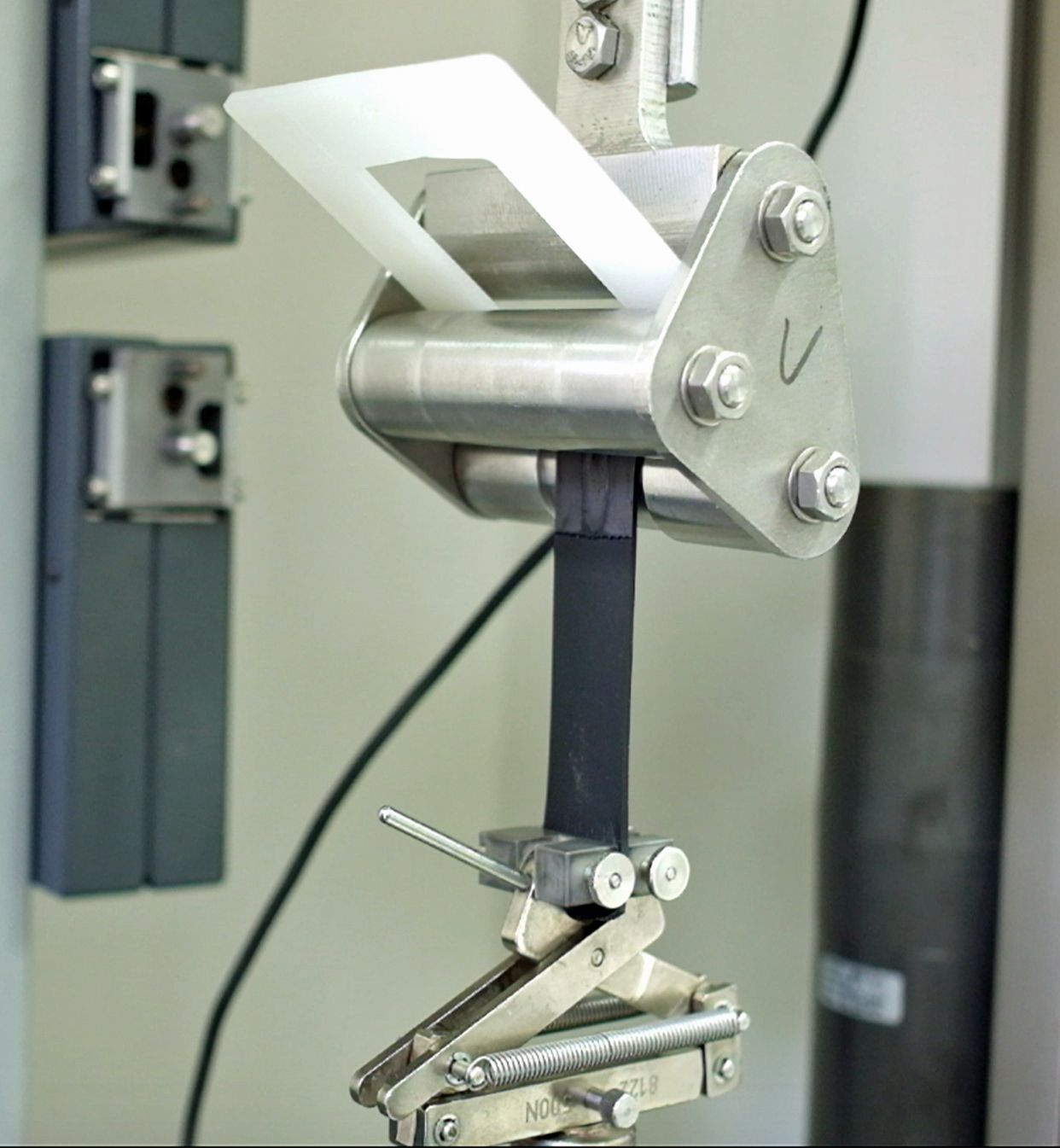 医疗级 TPE 可与共聚酯有效粘结，即使是在接触普通消毒剂和静脉营养素之后也是如此