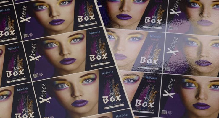 多米诺联合Paragon油墨创建全套UV光油