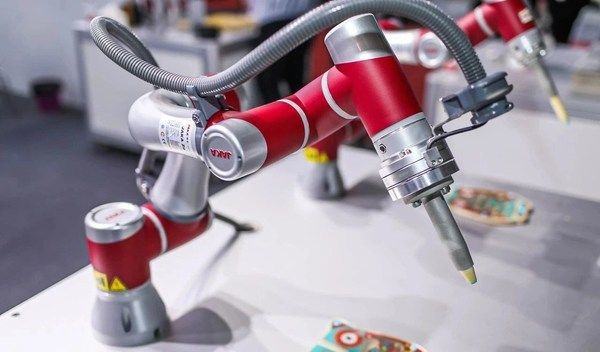 小而不凡 大有可为 节卡MiniCobo协作机器人全球发布