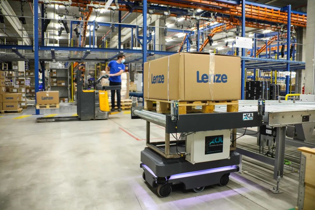 案例 | Lenze 公司使用 MiR200 机器人改善小件包裹包装岗位工效