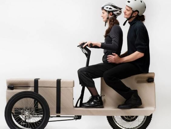 用塑料废品做出来的电动三轮车，实现零碳排放