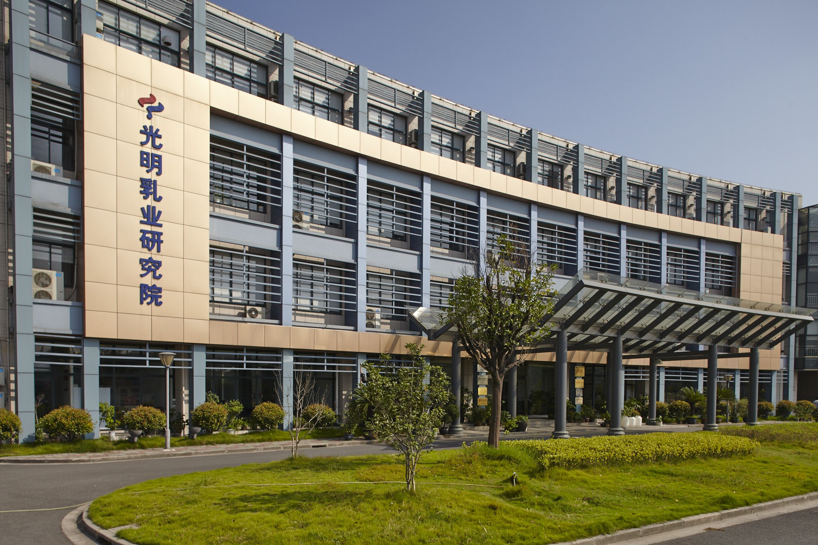 光明乳业：追求品质  领“鲜”升级