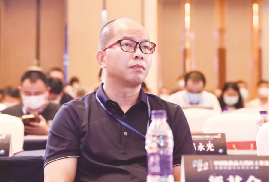 用一个软管盖，撬开化妆品包材的新时代