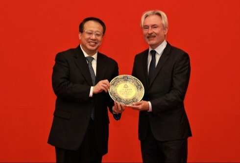 阿特拉斯科普柯获颁扎根上海20年跨国公司地区总部企业纪念牌