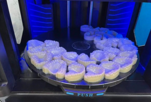 Stratasys推出全新多材料齿科3D打印机