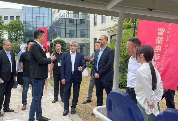 阿布扎比经济发展部官员考察纽顿汽车中国供应链基地