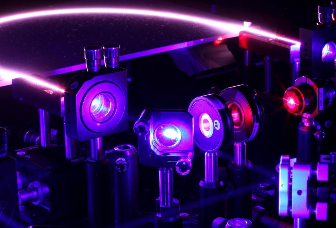 全球首台“可见光”飞秒光纤激光器问世；科学家用激光冷却微小薄膜
