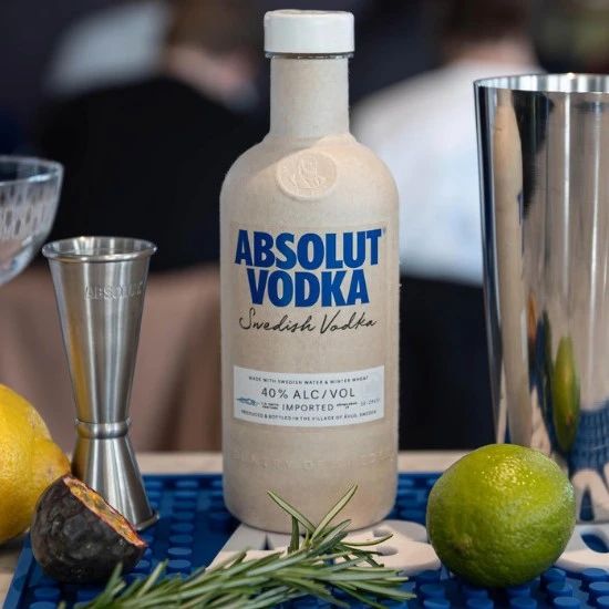 Absolut 推出纸质瓶盖与瓶身组合，引领可持续包装新纪元！