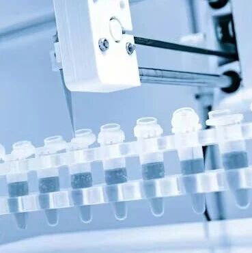 以 AI 与数字孪生技术推动生命科学制造创新