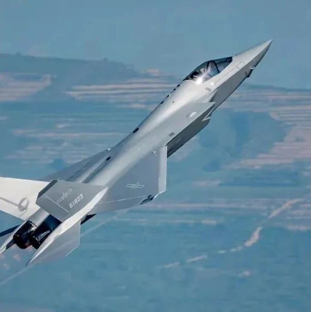 歼-35 验证机 “绿皮” 亮相：复合材料加持的先天隐身技术宣言