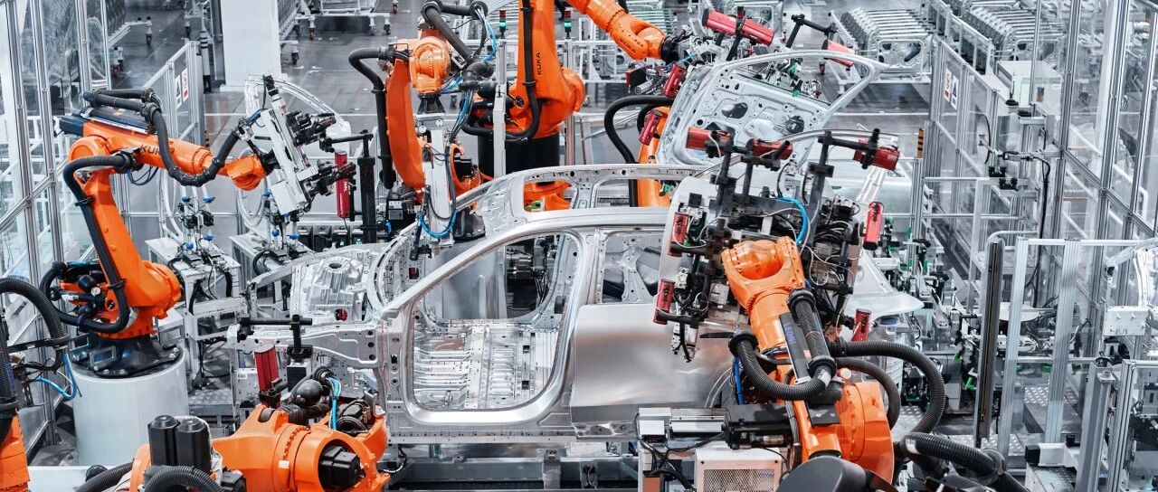 2025年中国工业机器人产量突破77万套 同比增长28%成净出口国